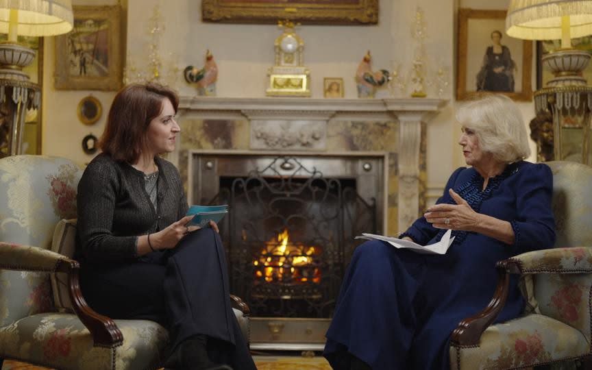 Vicki Perrin (left) the CEO of the Queen's Reading Room speaking to the Queen