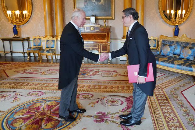 <p>Jonathan Brady- WPA Pool/Getty</p> King Charles meets with Ng Teck Hean, High Commissioner for the Republic of Singapore, a private audience at Buckingham Palace on March 21, 2024.