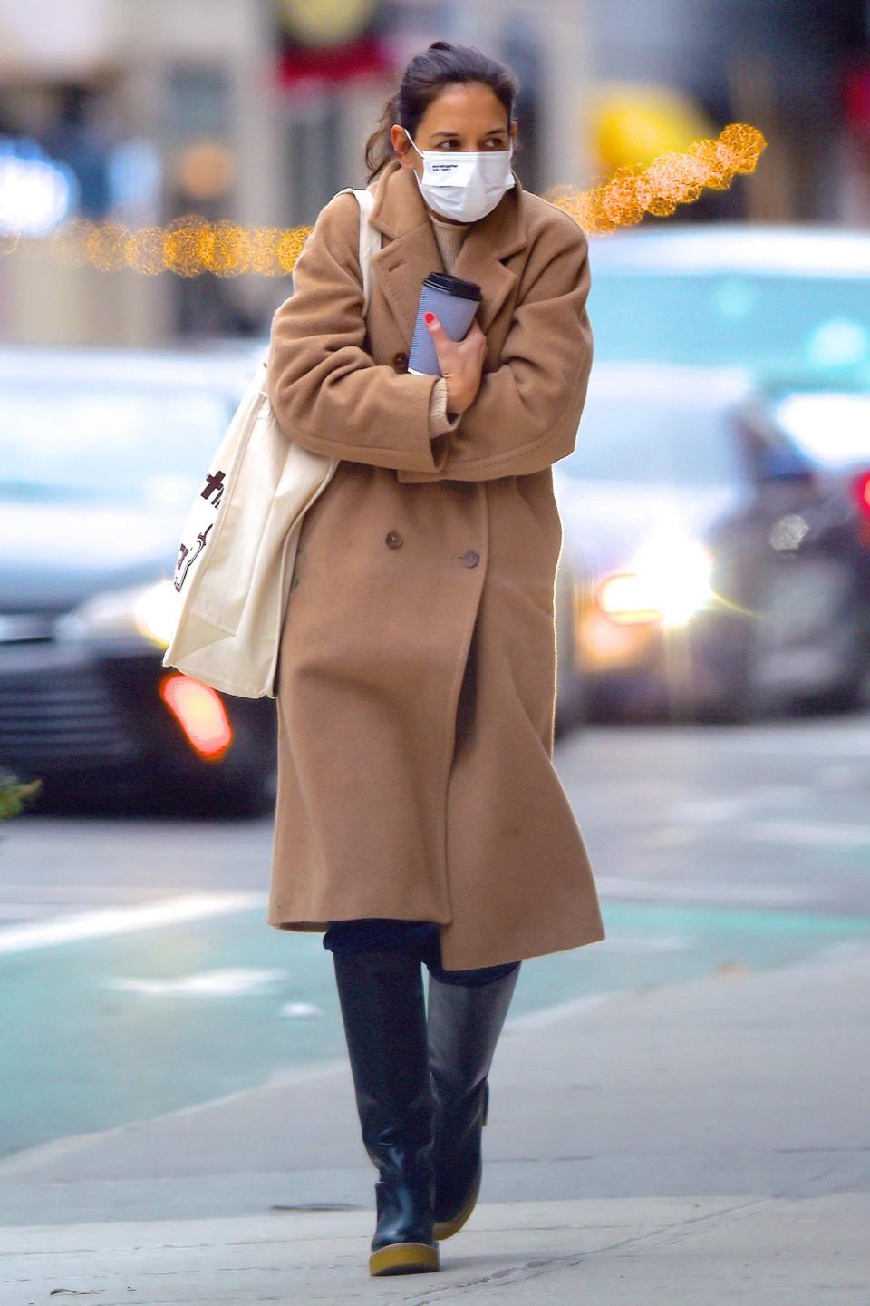 <p>Ahead of the overnight snowstorms on the East Coast, Katie Holmes bundles up for a wintry walk in New York City on Wednesday.</p>