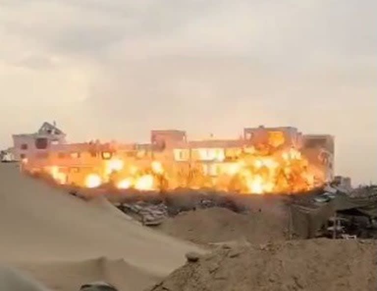 Captura del video que muestra como explotó el Parlamento de Hamas