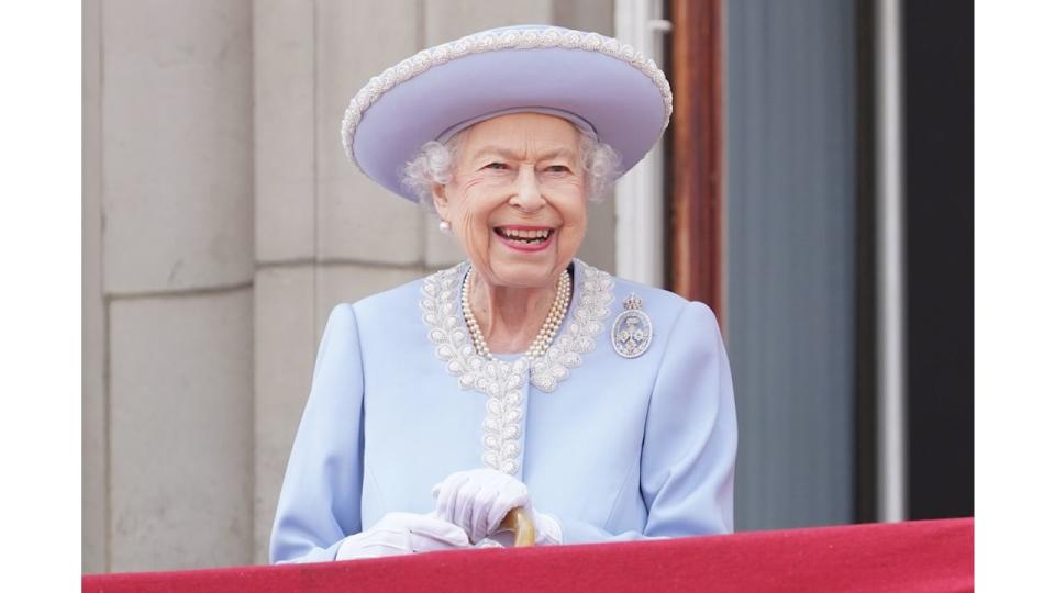 Queen Elizabeth in lilac coat at Platinum Jubilee