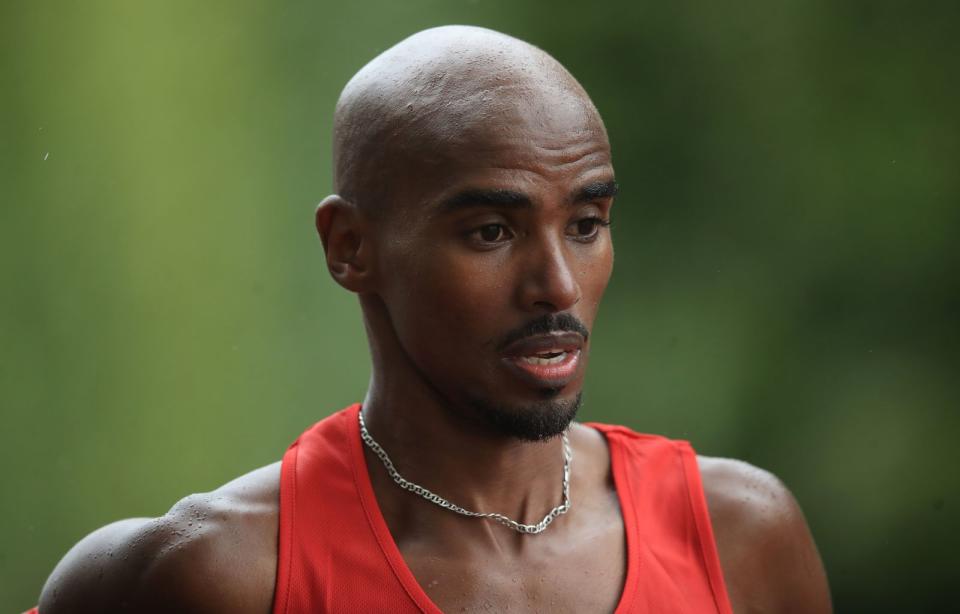 2017 schlug ihn die Queen zum Ritter, er ist der erfolgreichste Läufer mit vier Goldmedaillen (2012 und 2016 über 5.000 und 10.000 Meter) in der britischen Olympiageschichte: Sir Mo Farah stellte sich 2020 einer ganz anderen "sportlichen" Herausforderung und nahm am britischen Dschungelcamp teil. Er belegte Platz fünf. (Bild: Adam Davy - Pool/Getty images)