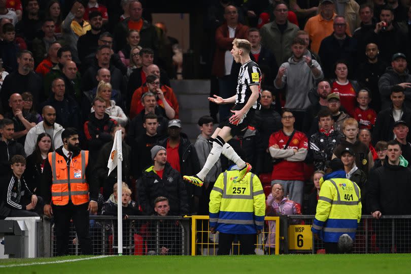 Anthony Gordon celebrates scoring for Newcastle United vs Manchester United