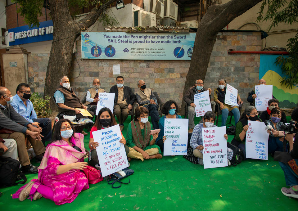 Various journalists' organizations staged a silent sit-in protest against media gagging outside the Press Club of India in New Delhi on Feb 18.<span class="copyright">Pradeep Gaur—SOPA Images/Shutterstock</span>