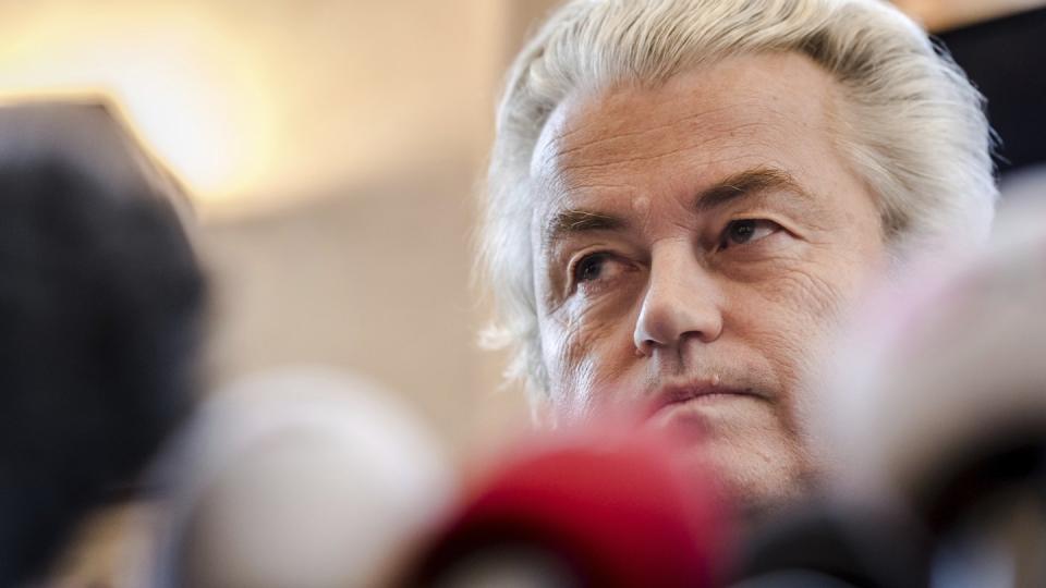 Der niederländische Rechtspopulist Geert Wilders gibt eine Pressekonferenz. Foto: Geert Vanden Wijngaert/AP/Archiv