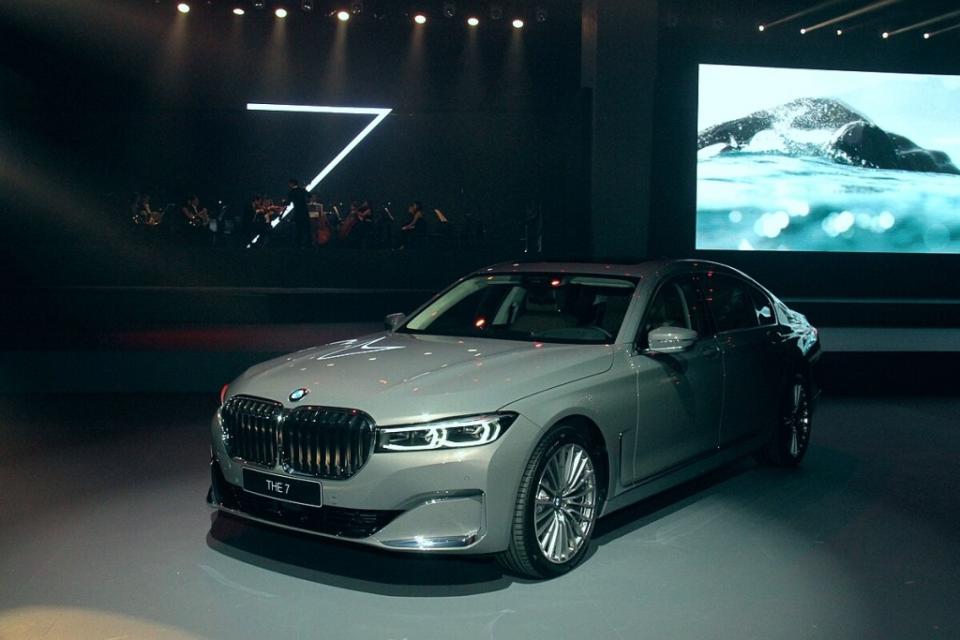 408-bmw-7-series