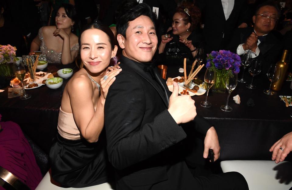 Cho Yeo-jeong and Lee Sun-kyun from <em>Parasite </em>give the Governors Ball a thumbs up. 