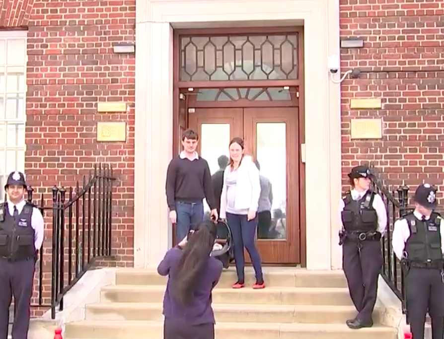 An unsuspecting couple have emerged from the Lindo Wing to the world’s media [Photo: Twitter/5_news]