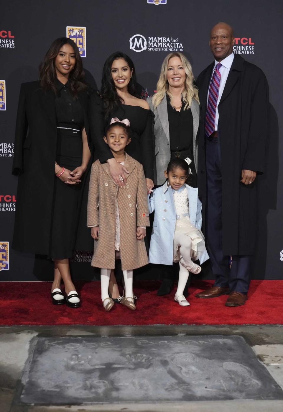 Vanessa Bryant,Natalia Bryant,Bianka Bryant,Capri Bryant,Byron Scott,Jeanie Buss (Jordan Strauss / Invision/AP)