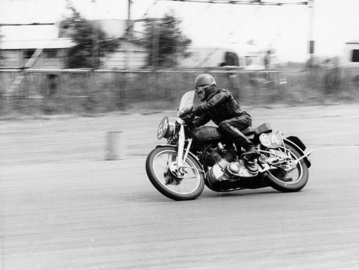 CE Mills riding a 998cc Vincent, Silverstone, Northamptonshire, 1959. (Photo by National Motor Museum/Heritage Images/Getty Images)