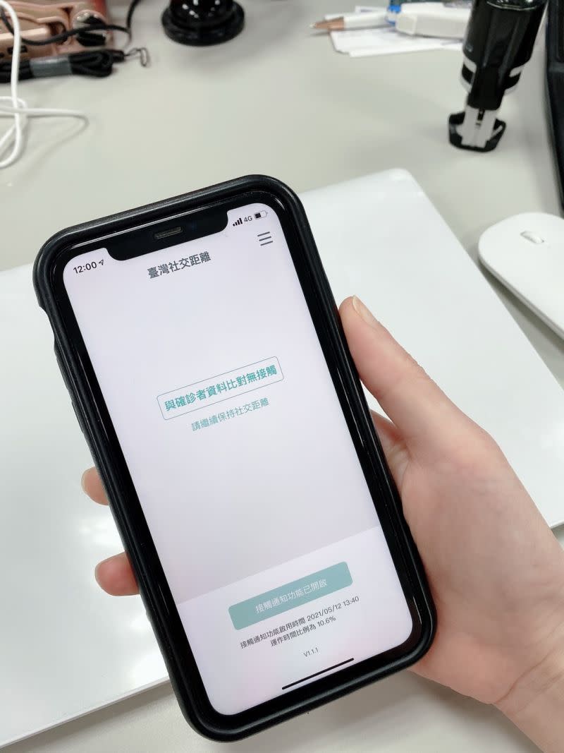 ▲國內疫情近日升溫，各界呼籲要勤洗手、戴口罩，下載社交距離APP來進行防疫。（圖／記者楊智傑攝）