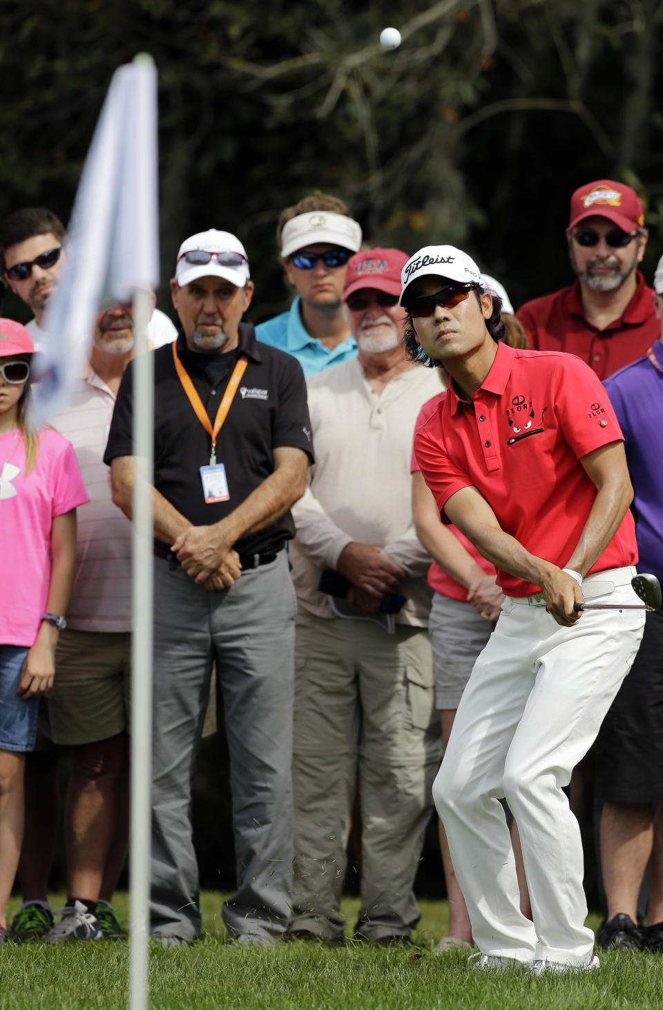 Kevin Na watches his chip onto the eighth green during the final round of the Valspar Championship golf tournament at Innisbrook, Sunday, March 16, 2014, in Palm Harbor, Fla. Na finished second. (AP Photo/Chris O'Meara)