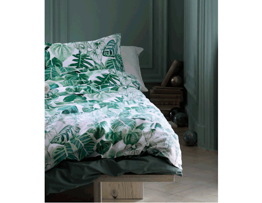 Who doesn’t dream of sleeping beneath a tropical canopy  …. erm … duvet? 