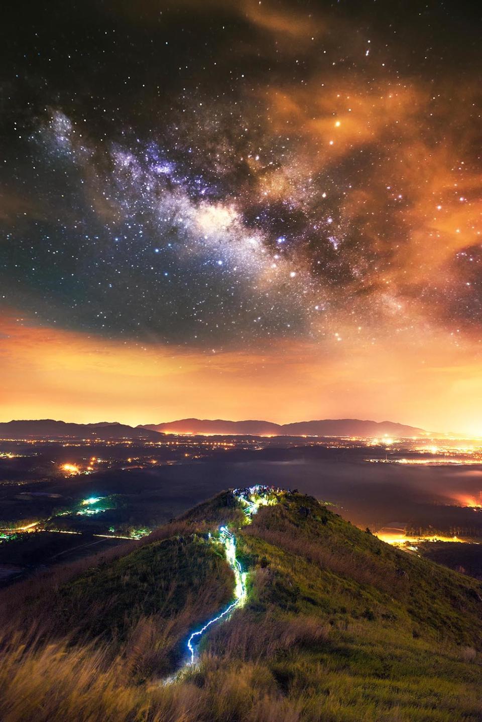 <p>The Milky Way over a lighted Broga Hill in Malaysia. (Photo: Grey Chow/Caters News) </p>
