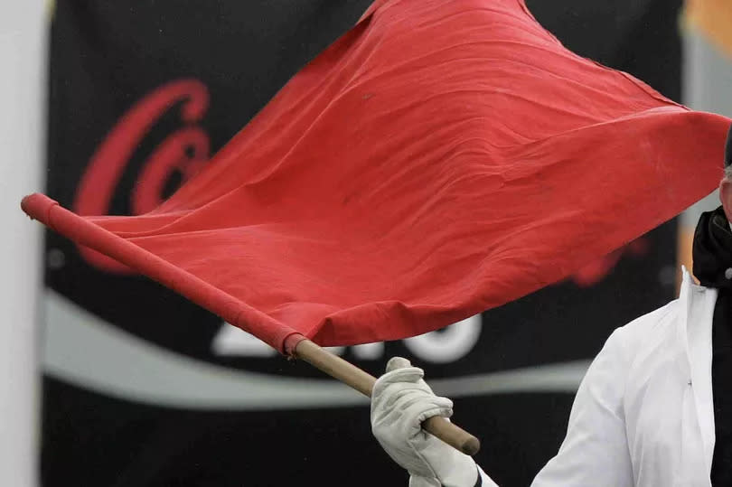 Photo showing red flag at Nw200