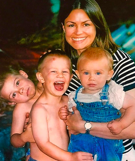 Lisa with her three kids in 1998. Source: Instagram/lisa_wilkinson