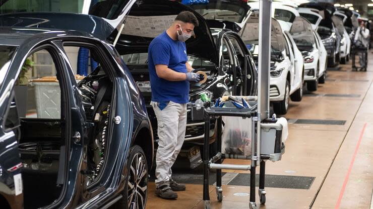 Volkswagen hat die Produktion schrittweise wieder gestartet und nun wieder zurückgefahren. Foto: dpa
