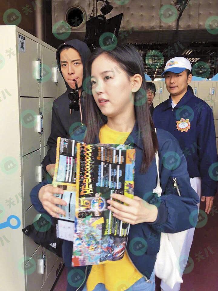 王大陸（左）曾被拍到和韓國女星姜漢娜（中）同遊大阪影城，不過王大陸表示只是一群朋友出遊。（翻攝自關愛八卦成長協會微博）