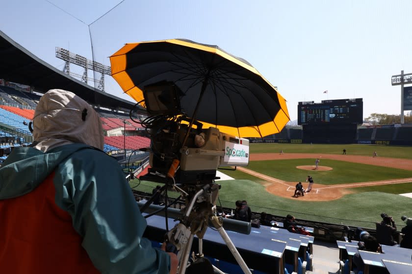 LG Twins Intra-Squad Practice Game Goes On Livestreaming For Fans