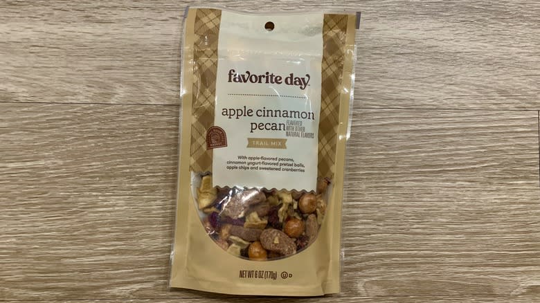 Apple Cinnamon Pecan Trail Mix