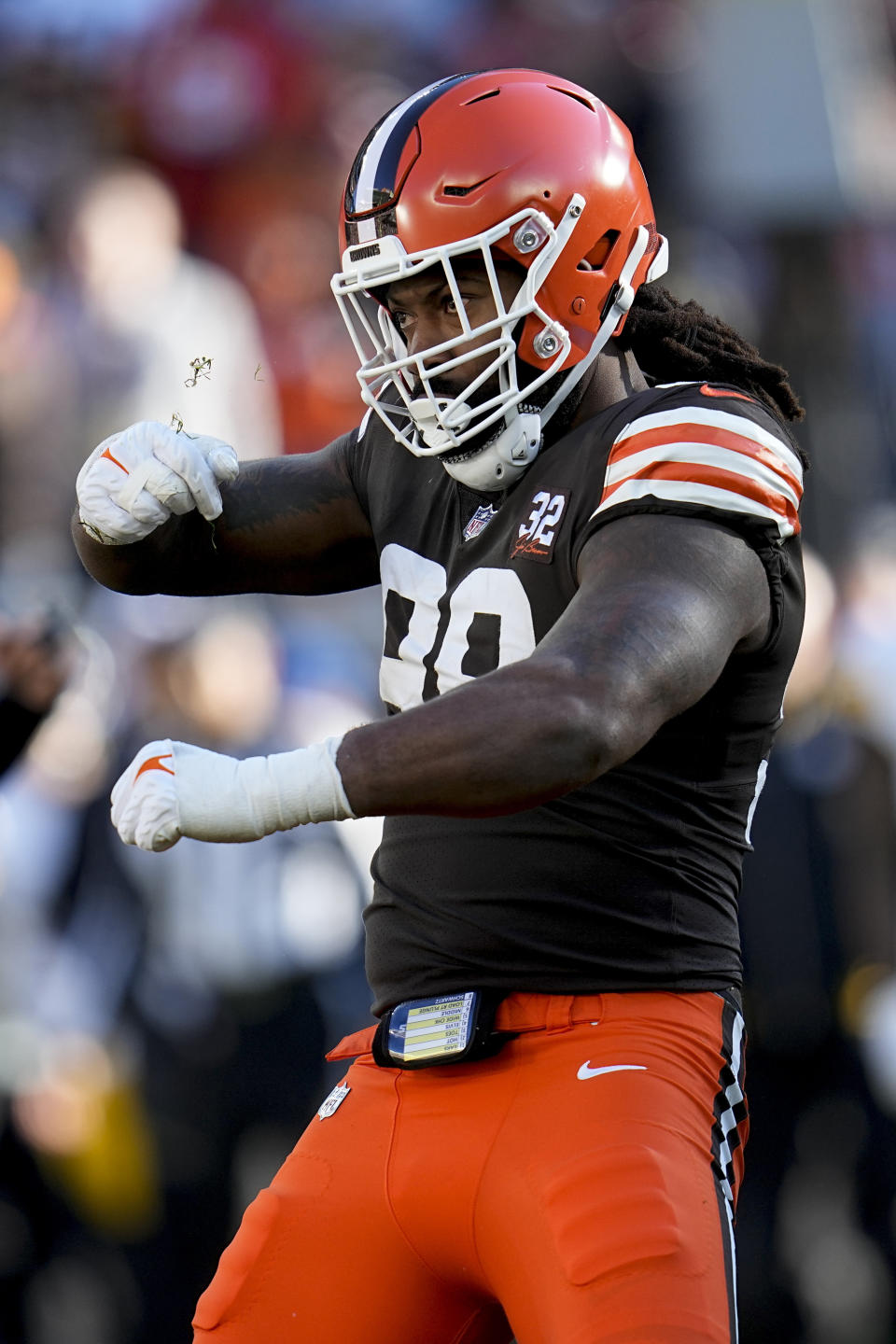 Cleveland Browns defensive end Za'Darius Smith (99) celebrates his tackle against the Pittsburgh Steelers during the second half of an NFL football game, Sunday, Nov. 19, 2023, in Cleveland. (AP Photo/Sue Ogrocki)