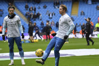 Manchester City's Kevin De Bruyne, right, and his teammate Jack Grealish warm up prior to the start of the English Premier League soccer match between Manchester City and and Everton, at the Etihad stadium in Manchester, England, Saturday, February 10, 2024. (AP Photo/Rui Viera)