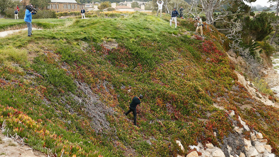 Viktor Hovland chips onto the fourth green from down an embankment during the first round of the championship match for the U.S. Amateur Championship at Pebble Beach Golf Links on August 19, 2018 in Pebble Beach, California. (Photo by Lachlan Cunningham/Getty Images)