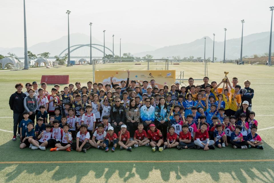 今屆全港小學校際棍網球比賽共有13間學校參與。