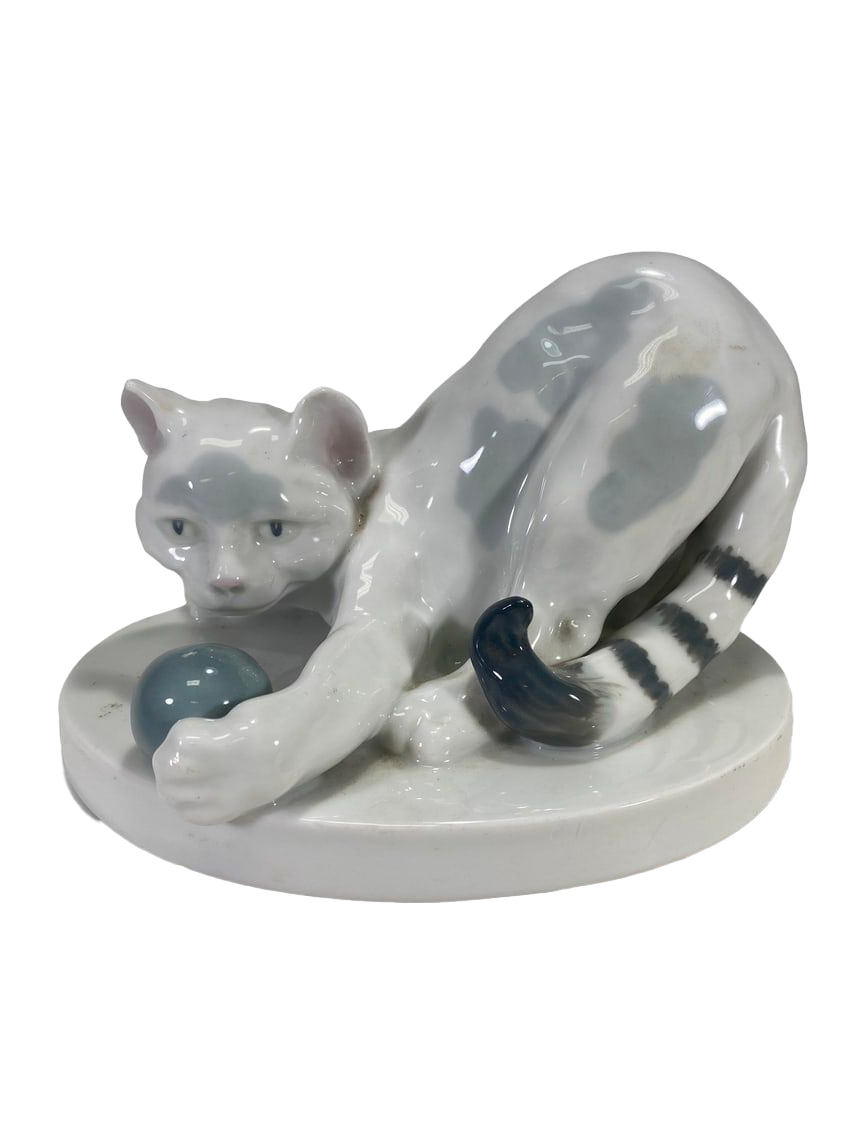 <p><a href="https://www.liveauctioneers.com/item/172143565_antique-german-eichwald-porcelain-cat-statue" rel="nofollow noopener" target="_blank" data-ylk="slk:Shop Now;elm:context_link;itc:0;sec:content-canvas" class="link rapid-noclick-resp">Shop Now</a></p><p>Antique German Eichwald Porcelain Cat Statue</p><p>liveauctioneers.com</p><p>$2.00</p>