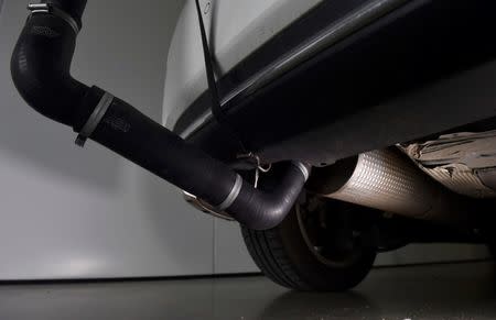 Emissions testing takes place on a vehicle at 'Emissions Analytics' in west London, Britain, 11 March, 2016. REUTERS/Hannah McKay