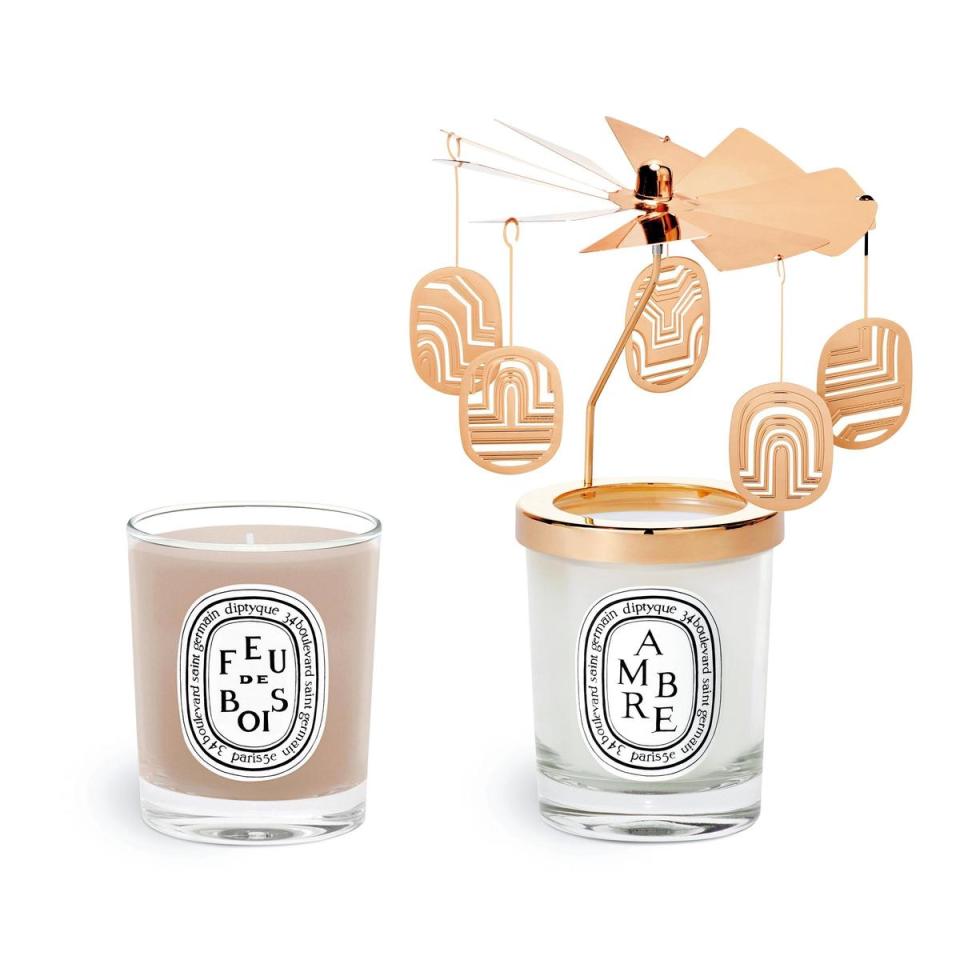 diptyque 2021耶誕限量旋轉燭罩禮盒 NT$4,650╱70gx2（10/10 APOTHECARY提供）