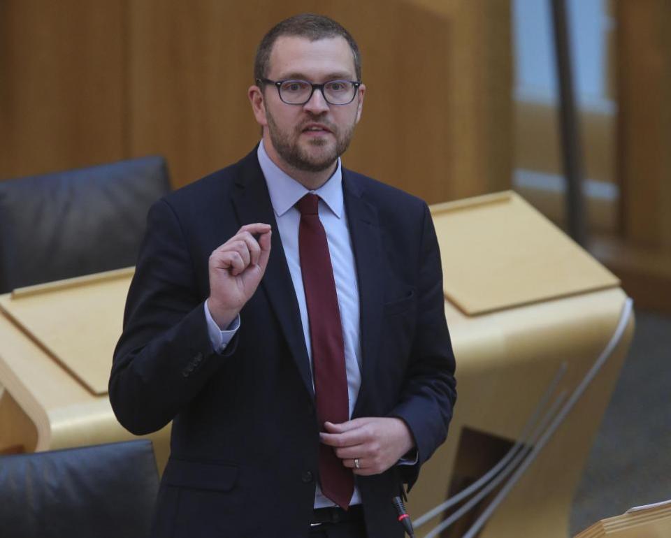 The National: Oliver Mundell MSP warnte vor einer „Überreaktion“ neuer Eigentümer in einem Ferienpark