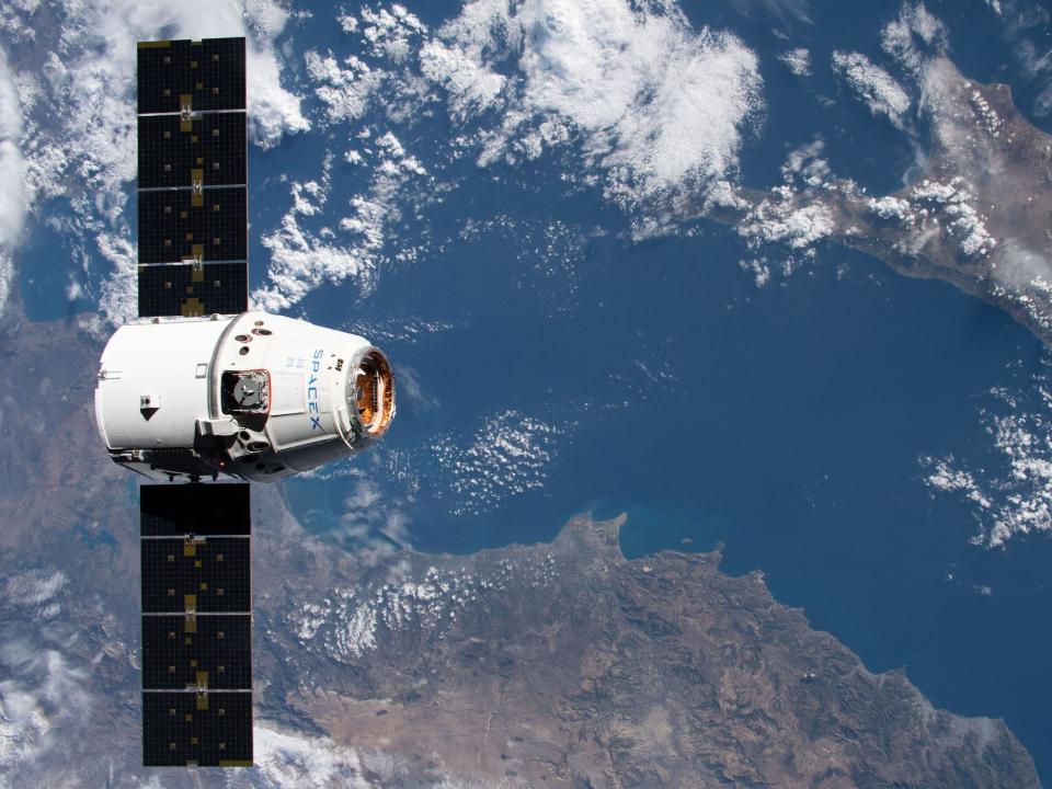 spacex dragon international space station resupply