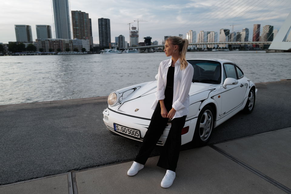 Ein Kunde hatte die Künstlerin gefragt, ob sie seinen Porsche 964 bemalen möchte. - Copyright: Hanna Schönwald 