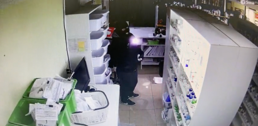 The robbers steal merchandise from the pharmacy in Montebello on Feb.25, 2024 (Anhthu Tran)