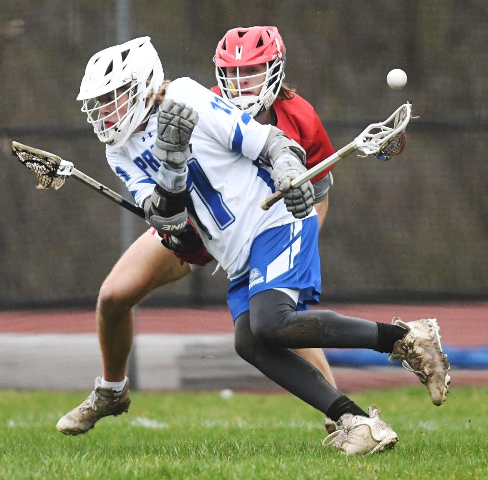 Liam Roach of Bloomfield-Honeoye works toward the cage.