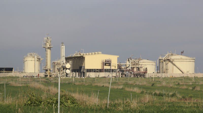 A general view of the north gas company on the outskirts of Kirkuk February 2, 2015. Production at an oilfield near the northern Iraq city of Kirkuk remained suspended on Monday after incurring severe damage during a weekend attack by Islamic State insurgents, Iraq's oil minister said.  REUTERS/Ako Rasheed