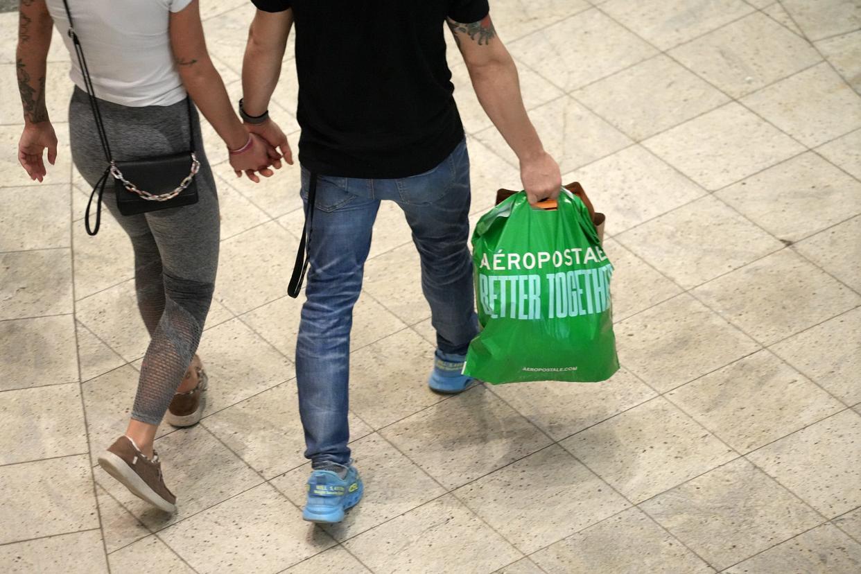 November 25, 2022; Columbus, Ohio; Shoppers stroll through Polaris Fashion Place on Black Friday morning. Fred Squillante-The Columbus Dispatch