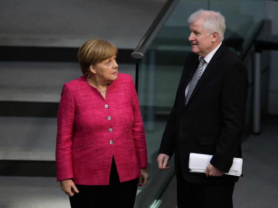 Konnten Horst Seehofer und Angela Merkel einen Kompromiss erringen? (Bild-Copyright: ASSOCIATED PRESS)