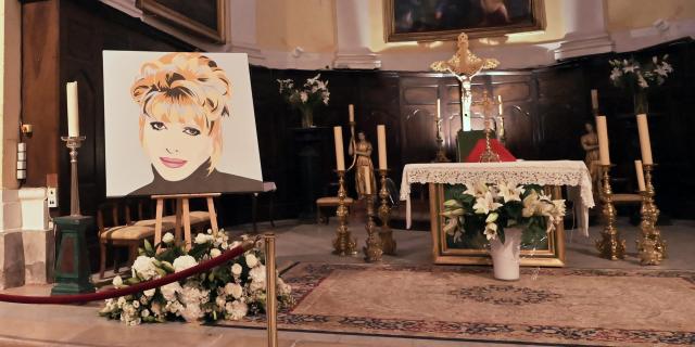 At Ivana Trump's Funeral, a Gold-Hued Coffin and the Secret