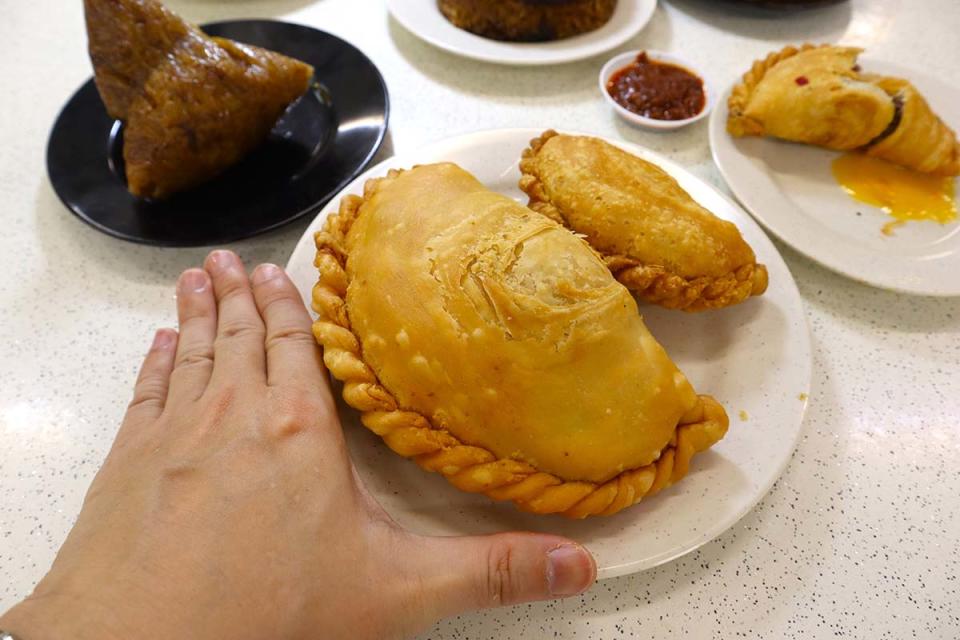 Kim Lee Hokkien Zhang - amy's chicken curry puff