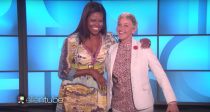 <p>Fin 2016, Michelle Obama est l'invitée d'Ellen DeGeneres pour co-présenter son émission The Ellen Show. Et, Première dame ou pas, même en robe Gucci, le "fashion" faux pas est possible. (Capture d'écran YouTube : @TheEllenShow)</p>