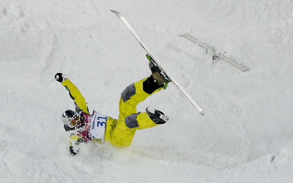 Kazakhstan's Dmitriy Barmashov crashes during the men's freestyle skiing moguls qualification round at the 2014 Sochi Winter Olympic Games in Rosa Khutor, February 10, 2014. REUTERS/Mike Blake (RUSSIA - Tags: SPORT OLYMPICS SPORT SKIING)