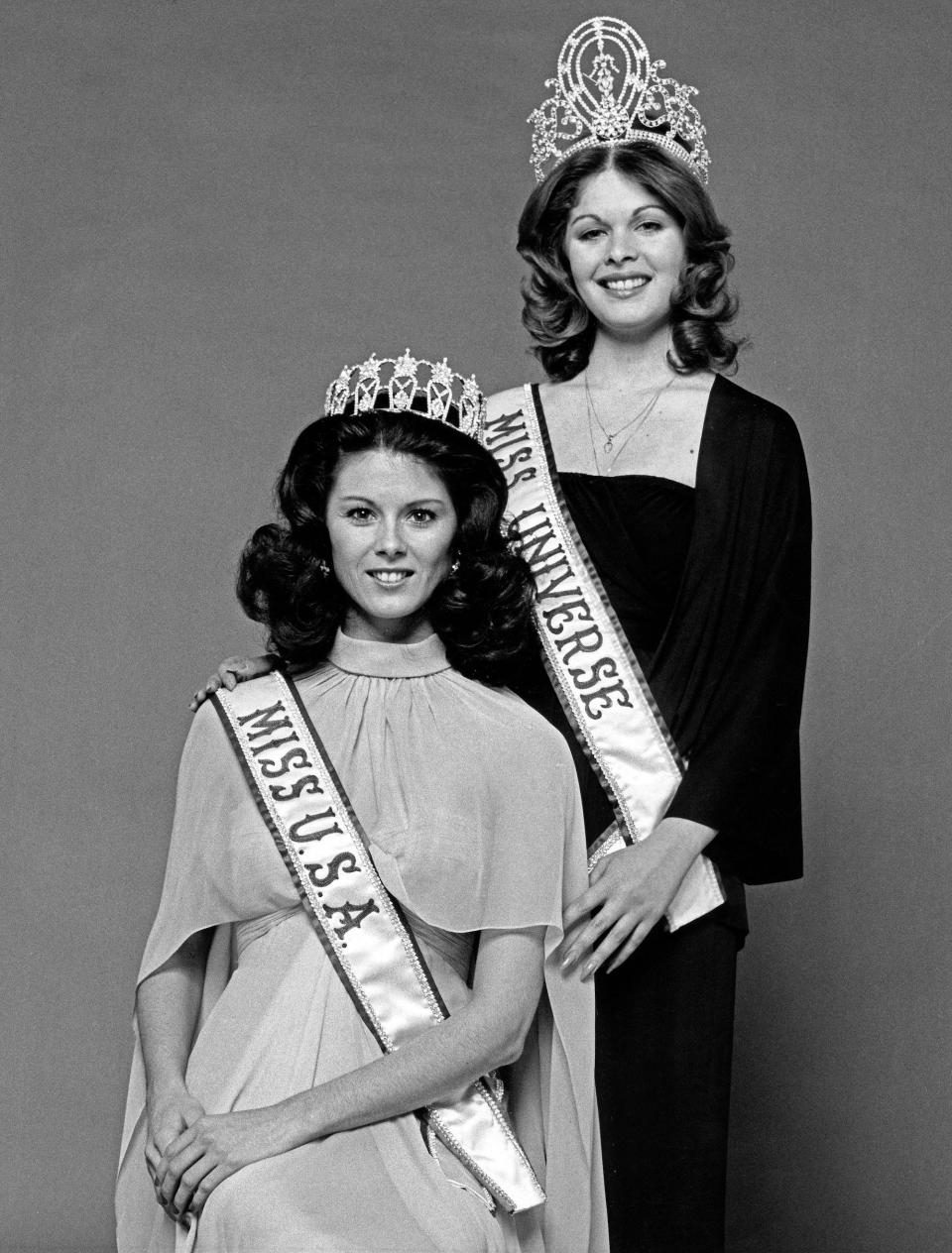 Miss USA 1976 Barbara Elaine Peterson poses with Miss Universe 1976.