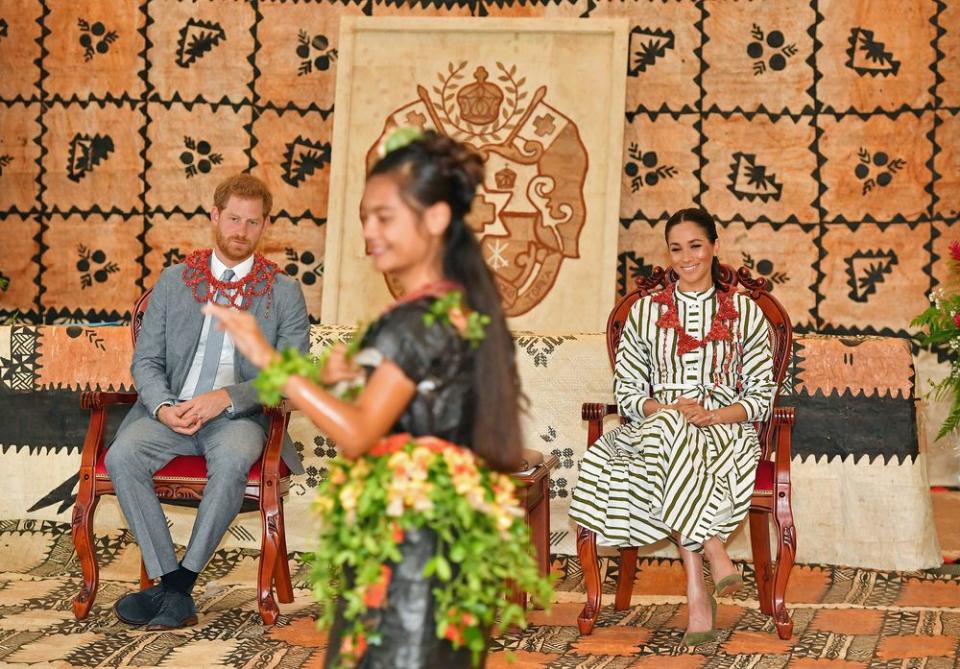 Meghan Markle, Prince Harry Meet Tonga's Prime Minister