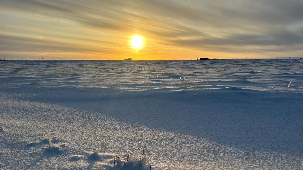  The sun shines on snowy permafrost. 