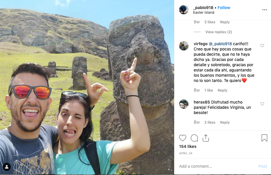 A couple hold their fingers up to make it look like they are picking the noses of the famous statues. 