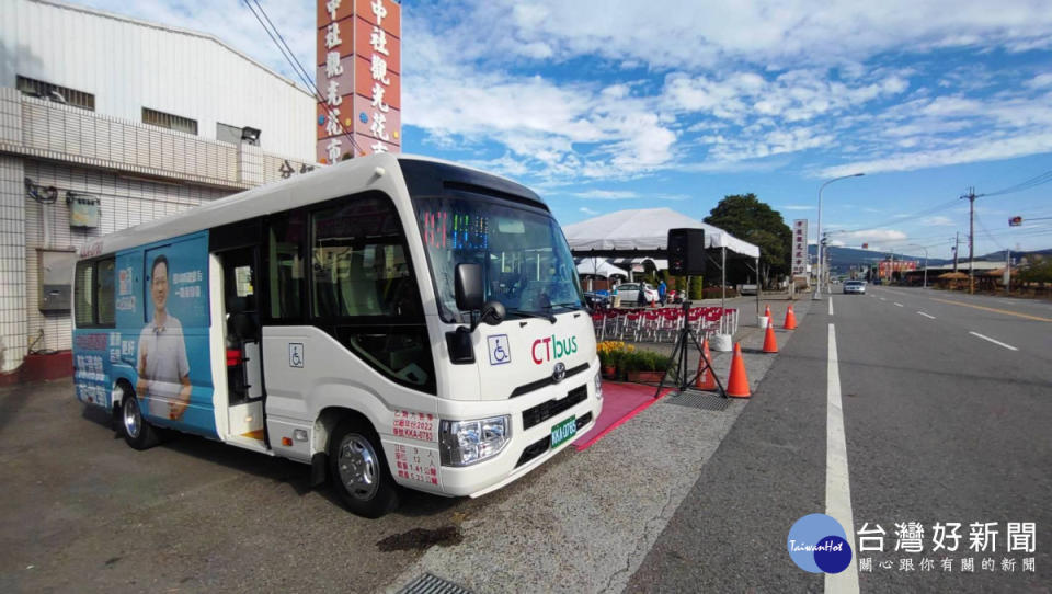 888觀光公車繞行豐原媽祖廟（廟東夜市）、東豐自行車綠廊、中社花市、泰安車站等觀光景點。