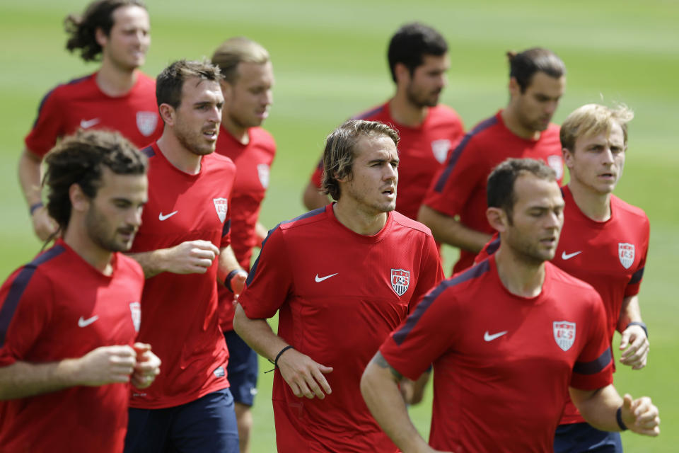 United States player Mix Diskerud, from Norway, center, trains with his teammates in Sao Paulo, Brazil, Tuesday, Jan. 14, 2014. The US national soccer team is on a training program to prepare for the World Cup tournament that starts in June. (AP Photo/Nelson Antoine)