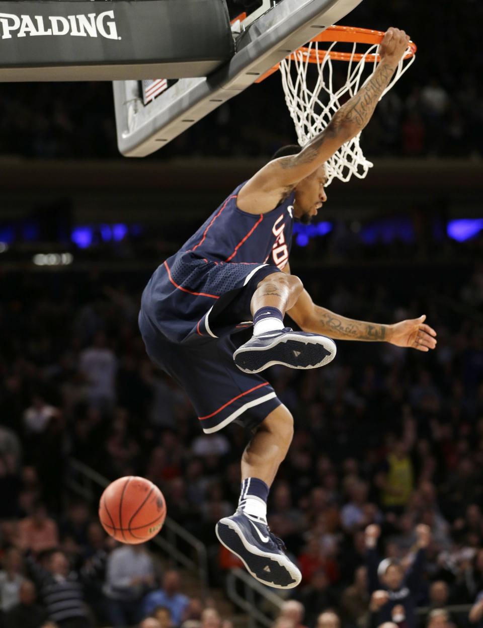 Connecticut's Ryan Boatright dunks the ball in the first half of a regional final against Michigan State at the NCAA college basketball tournament on Sunday, March 30, 2014, in New York. (AP Photo/Seth Wenig)